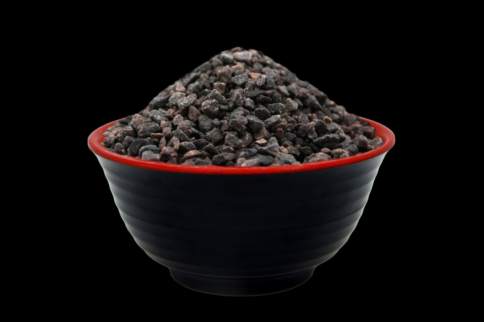 Black Salt Granules 2–5mm Himalayan salt in a bowl
